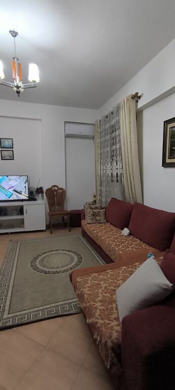 Shitet apartament 2+1 tek Irfan Tomini praneUnazes se Madhe