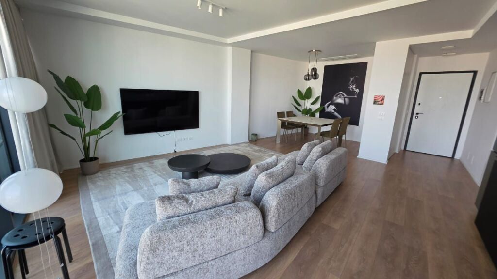 Luxury apartment for rent in Lake view