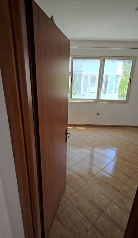 Appartamento 2+1 in affitto vicino all'Ospedale Universitario Shefqet Ndroqi, Villa Tedesca  ID 5511