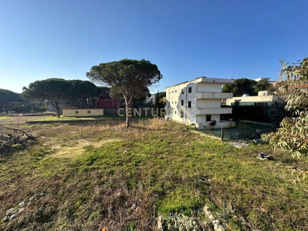 Shitet Apartament 2+1+2 , zona Mali Robit.
