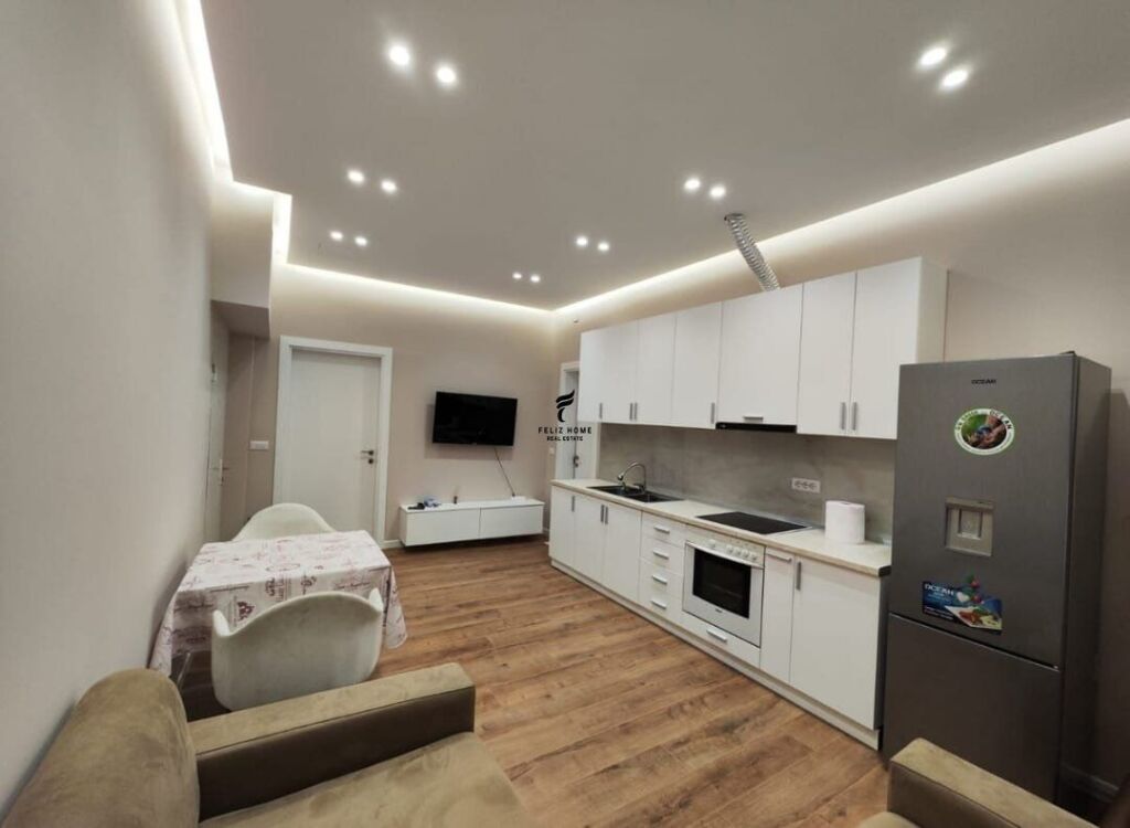 APARTAMENT ME QERA 1+1 21 DHJETORI 50.000 LEKE FH-92312