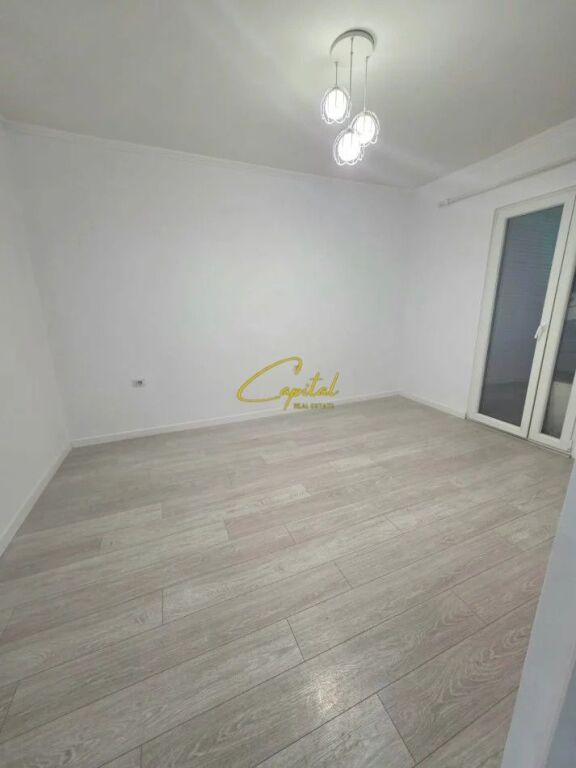 ZYRE ME QIRA 110 M2 RRUGA E KAVAJES 800 EURO