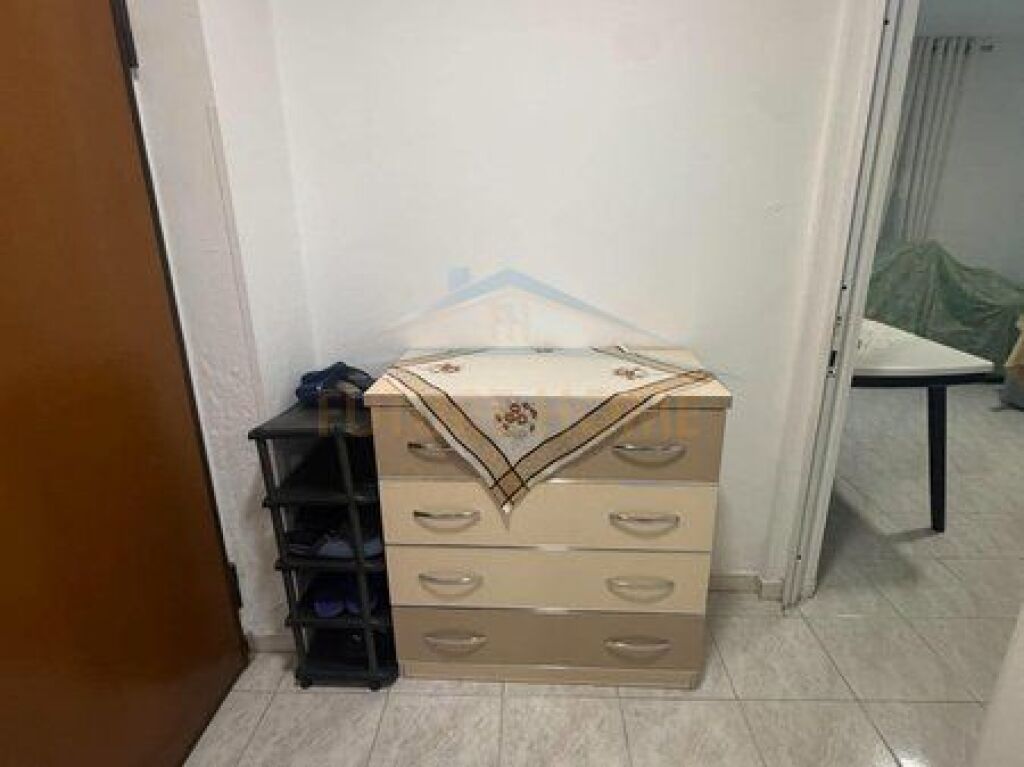 In vendita, Appartamento 1+1, Vicino alla Scuola "Sabaudin Gabrani", 21 Dhjetori