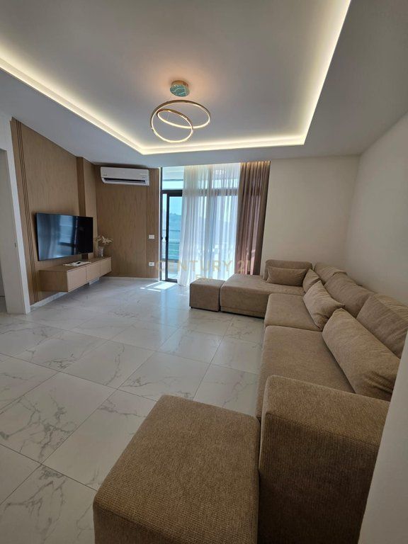 Apartament 2+1+2 dhe 3 Ballkone për Shitje në Shkëmbin e Kavajës, Durrës !