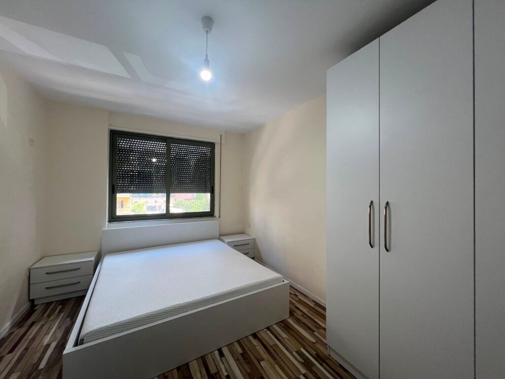 Apartament 2+1+2 per shitje te Komuna e Parisit