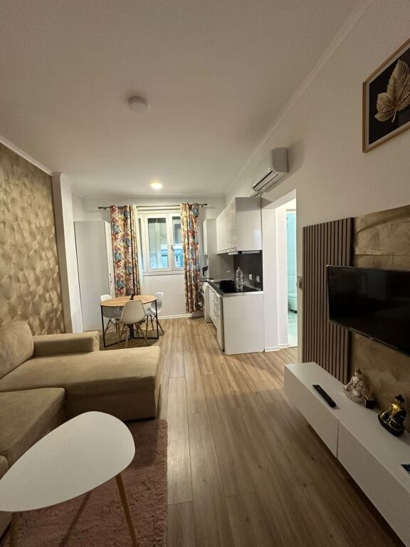 APARTAMENT ME QERA 1+1 BLLOK 700 EURO FH-92221