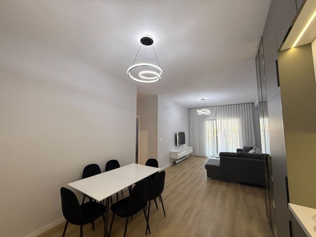 JEPET ME QIRA – KOMPLEKSI AURA  📍 Tiranë 🛏️ 2+1+2