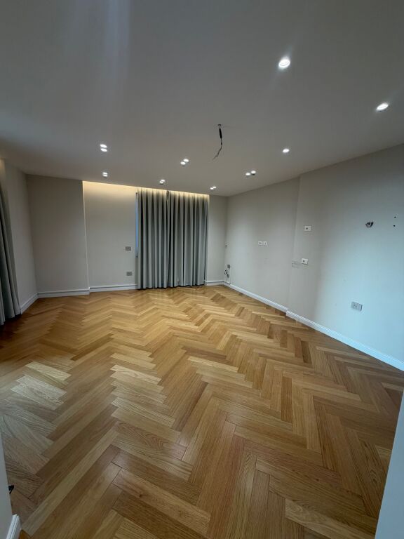 Jepen per qira dy ambiente per zyra tek Ish ekspozita, cmimi 1700 euro