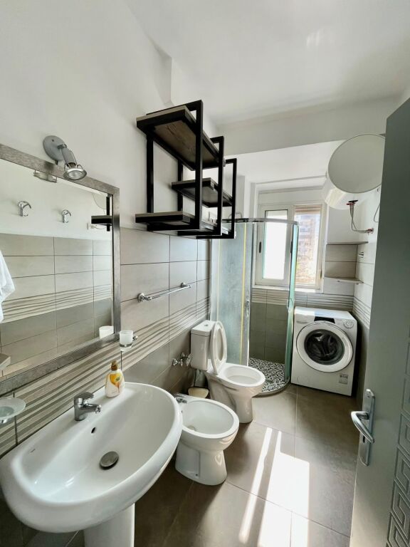 🏡 APARTAMENT 1+1 ME QIRA – BULEVARDI KRYESOR, DURRËS!