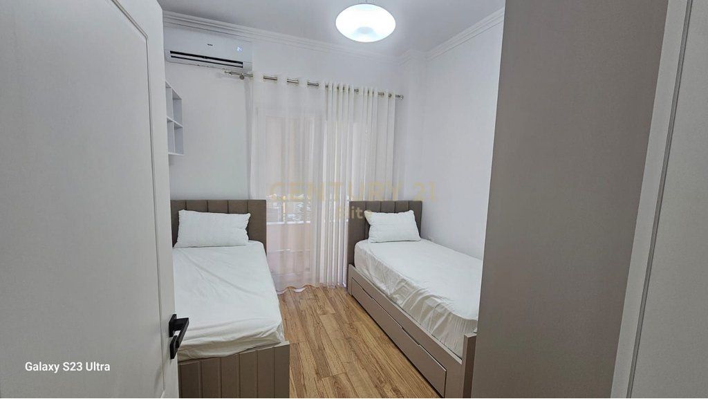 APARTAMENT 2+1 ME QIRA NE XHAMLLIK 650 € /Muaj 60,000 Lekë /Muaj