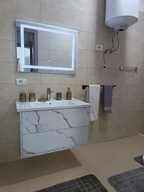 Apartament 3+1 per qera tek 5 Maji !