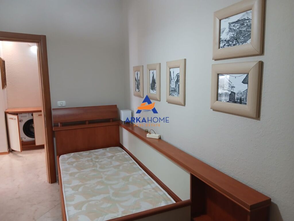 LOCALE IN AFFITTO 92 M2 "VIA DEI KOSOVARI" 85000 LEKE