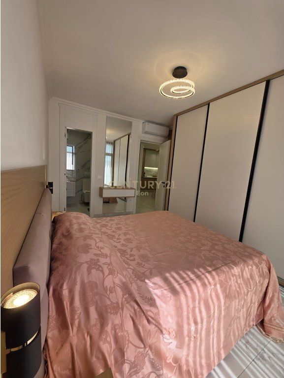 Apartament 2+1+2 dhe 3 Ballkone për Shitje në Shkëmbin e Kavajës, Durrës !