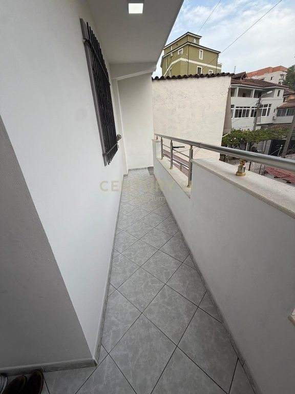 🏠 Jepet me qira apartament 2+1– Kati i dyte i nje vile ne Kombinat.