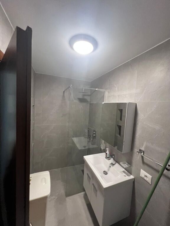 Apartment 2+1+2 for rent at Komuna e Parisit