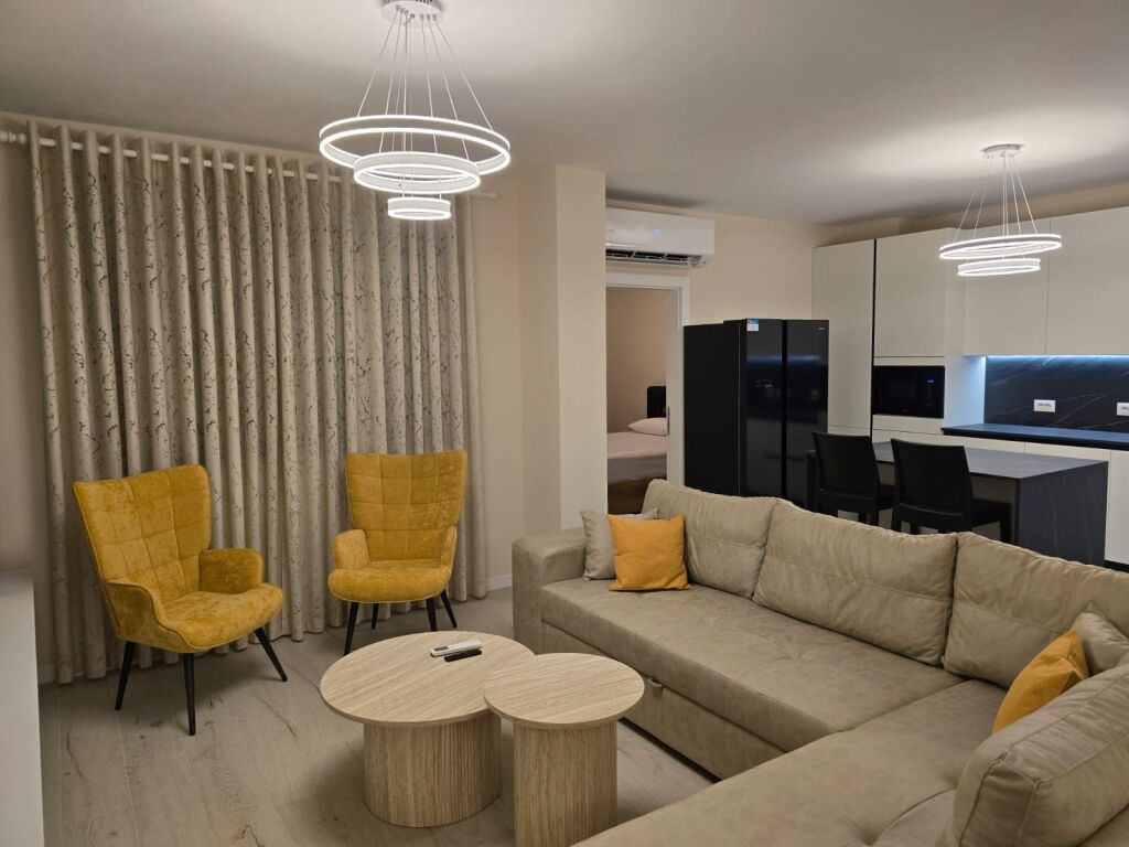 Affitto | Apartament 3 + 1 | Komuna e Parisit | 1000 €/mese