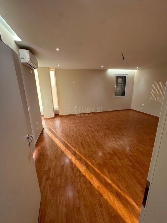 Via E Eblasanit - Ufficio in Affitto 190m2 Vicino all'Ambasciata Americana Edificio Commerciale