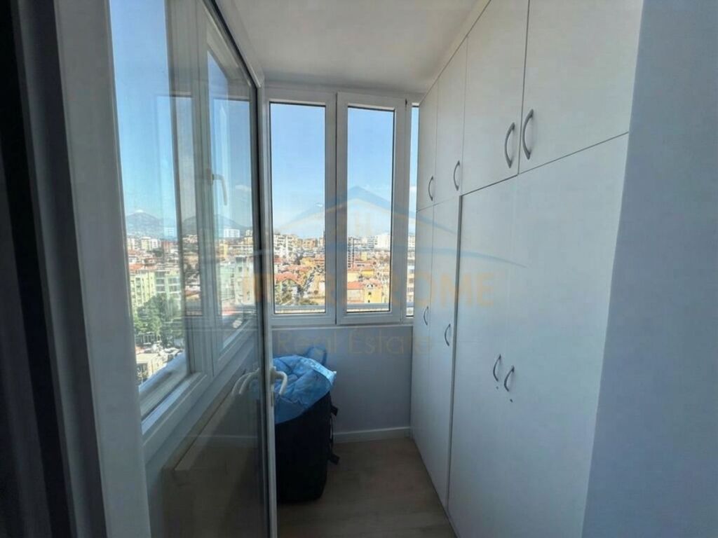 Rent, Apartment 3+1+2+ Veranda, 4 Deshmoret Street, Tirana.
