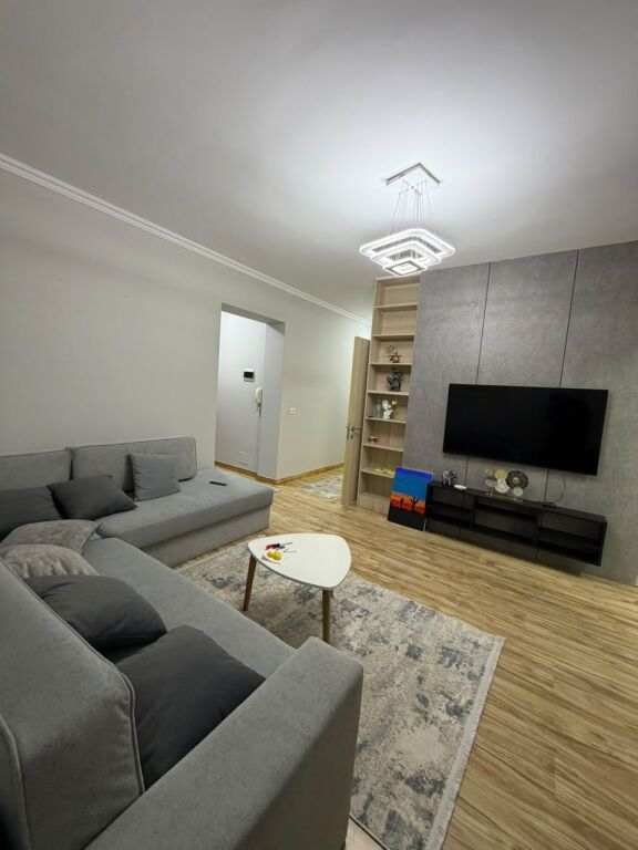 Apartament 2+1 me qira në Qendër të Tiranës