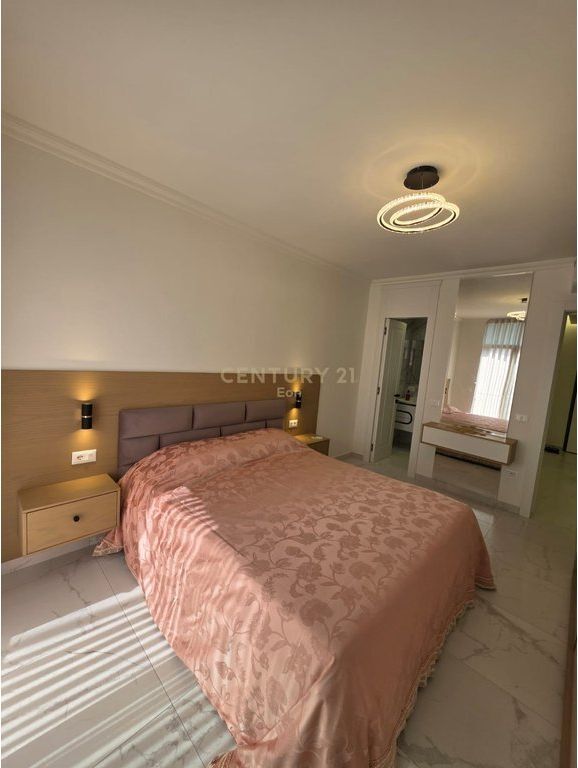 Apartament 2+1+2 dhe 3 Ballkone për Shitje në Shkëmbin e Kavajës, Durrës !