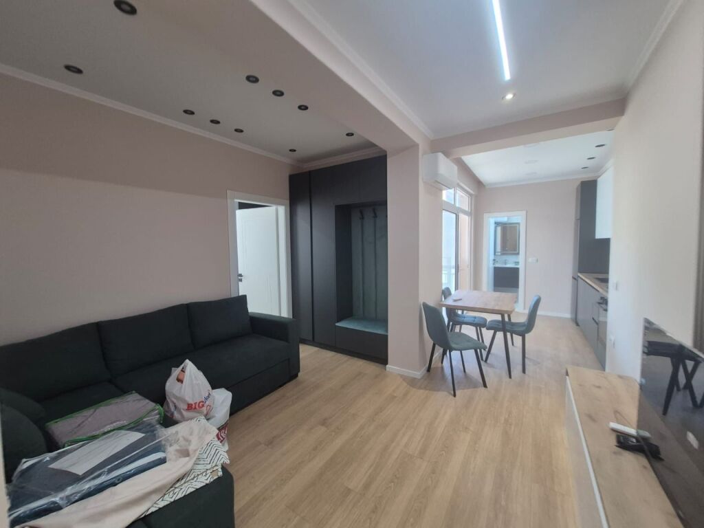 1+1,kat 2 ashensore,te ueti porcelan,550 mije leke