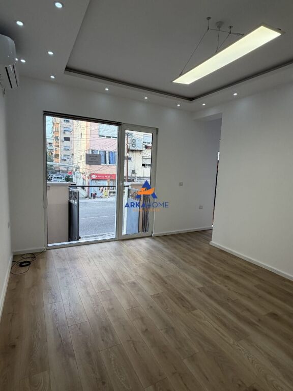 JEPET ME QERA AMBIENT BIZNESI 22 M2 "KOMUNA E PARISIT" 40.000 LEKE