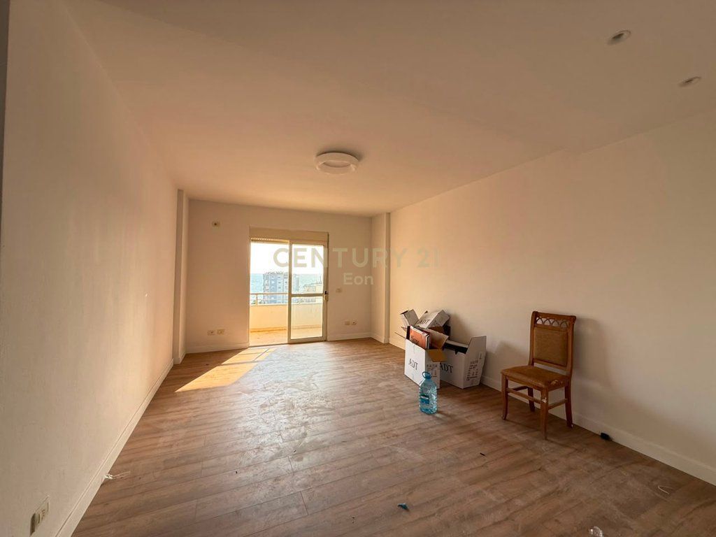 Shitet Apartament 1+1 me Pamje Deti – Shkëmbi i Kavajës - Çmimi: 88,000 €