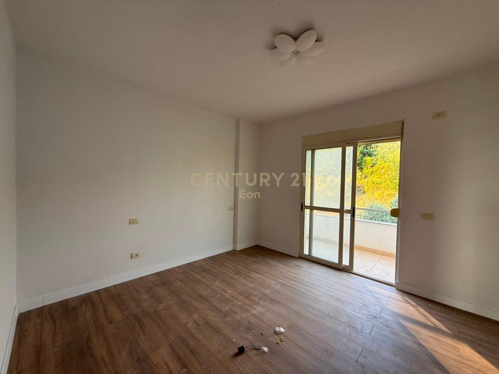 Shitet Apartament 1+1 me Pamje Deti – Shkëmbi i Kavajës - Çmimi: 88,000 €