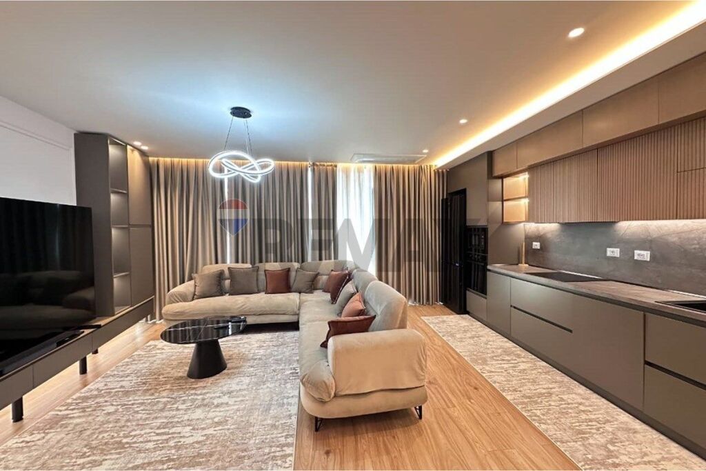 Apartament 2+1 plus post parkimi tek Lake View