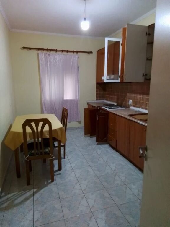 APARTAMENT 1+1 25,000 LEKE UNIVERSITETI BUJQESOR