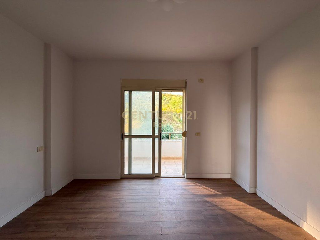 Shitet Apartament 1+1 me Pamje Deti – Shkëmbi i Kavajës - Çmimi: 88,000 €