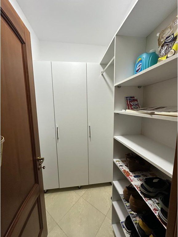 JEPET ME QIRA AMBIENT KOMERCIAL PRANE PAZARIT TE RI