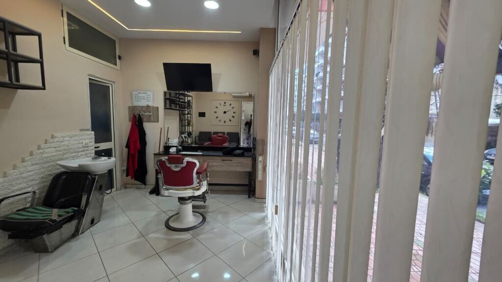 💈 FULLY EQUIPPED BARBERSHOP FOR RENT – VLORË 💈