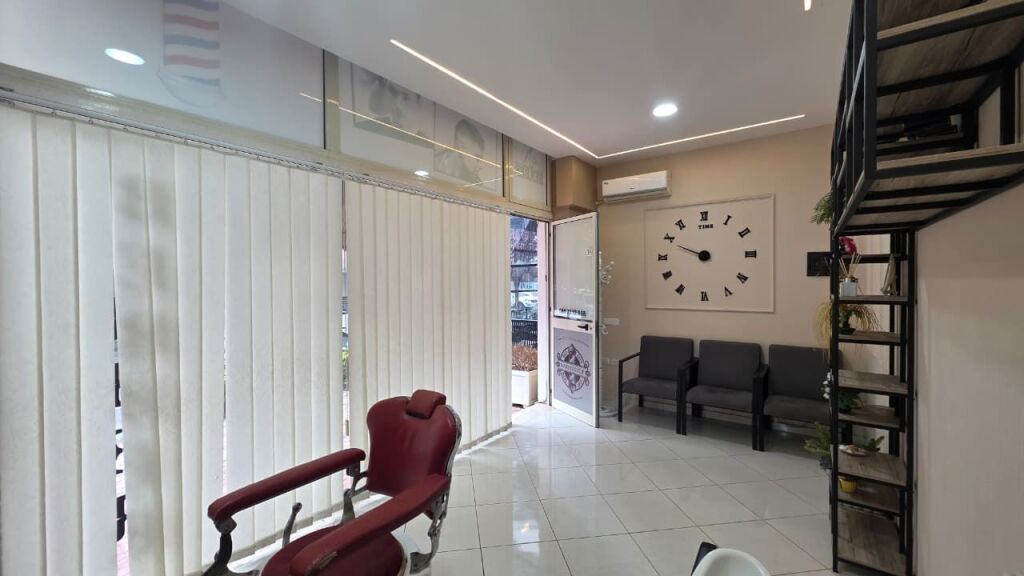 💈 FULLY EQUIPPED BARBERSHOP FOR RENT – VLORË 💈