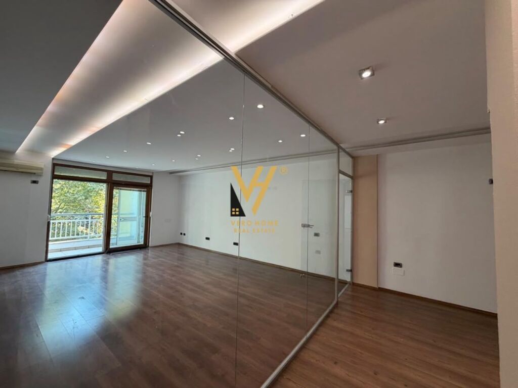 OFFICE 118 M2 FOR RENT AT ISHA EKSPOZITA 100,000 LEKE