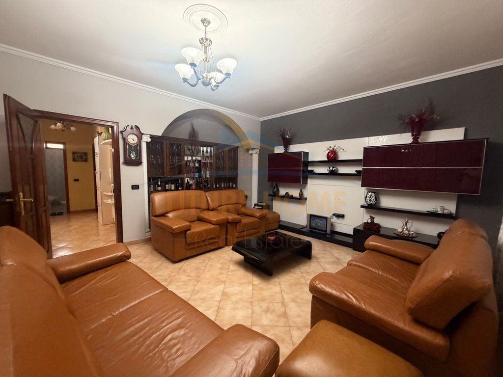Qera, Vilë , Selite e vogel, Tirane