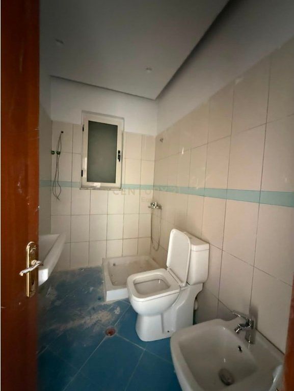 Shitet Apartament 1+1 me Pamje Deti – Shkëmbi i Kavajës - Çmimi: 88,000 €