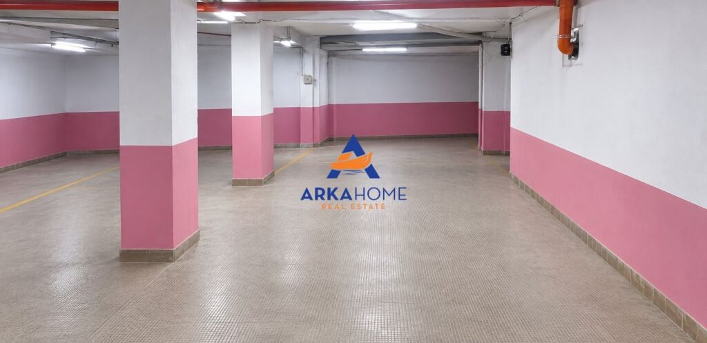 SHITEN OSE NDËRROHEN 8 GARAZHDE TEK " BRRYLI " 160000 EURO