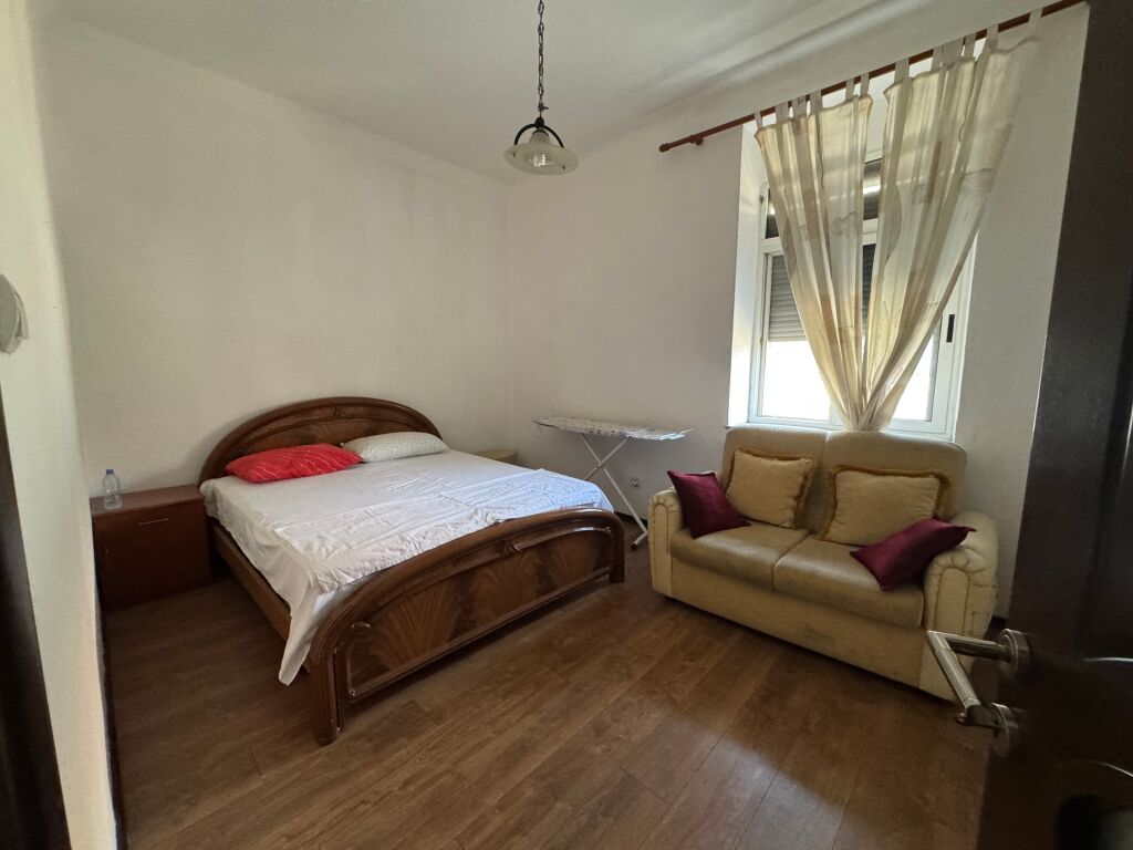 Apartament 2+1 me qira pranë Stadiumit Dinamo
