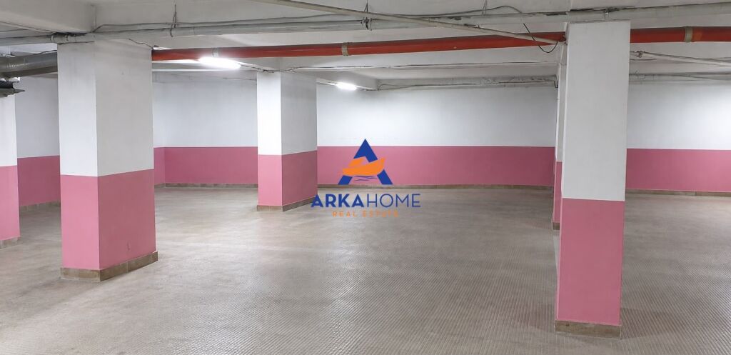 SHITEN OSE NDËRROHEN 8 GARAZHDE TEK " BRRYLI " 160000 EURO