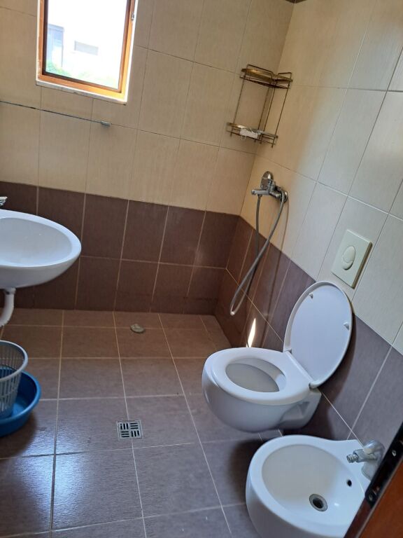 Jepet Apartament me Qera – Sauku i Vjetër, Tiranë. 35000Leke/muaj