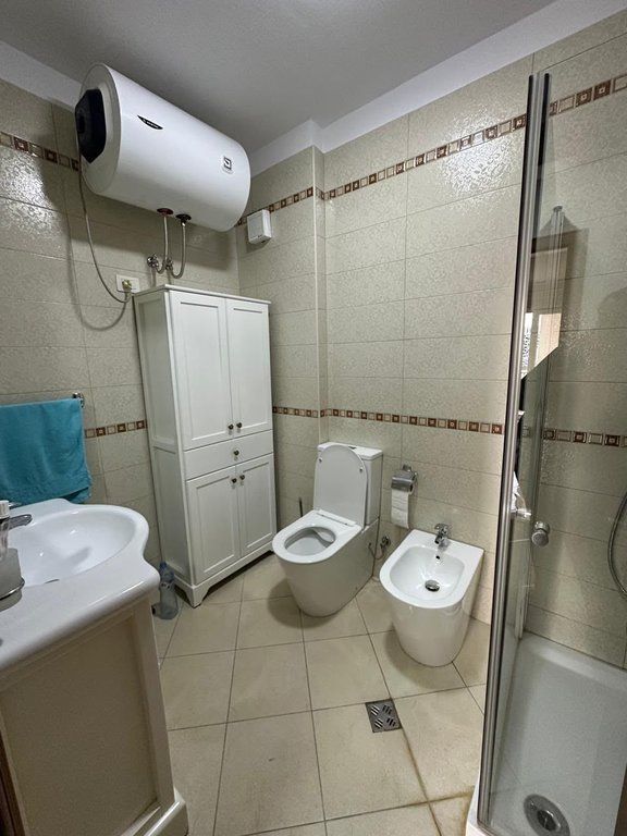 JEPET ME QIRA AMBIENT KOMERCIAL PRANE PAZARIT TE RI