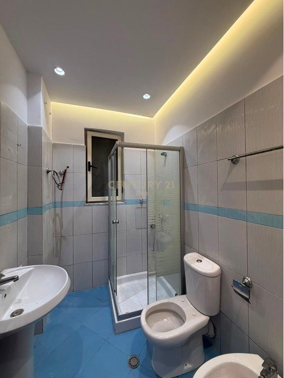 Shitet Apartament 1+1 me Pamje Deti – Shkëmbi i Kavajës - 85,000 €