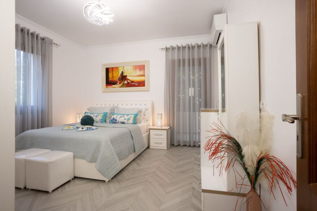 Private house for rent at Artificial Lake 2+1+2