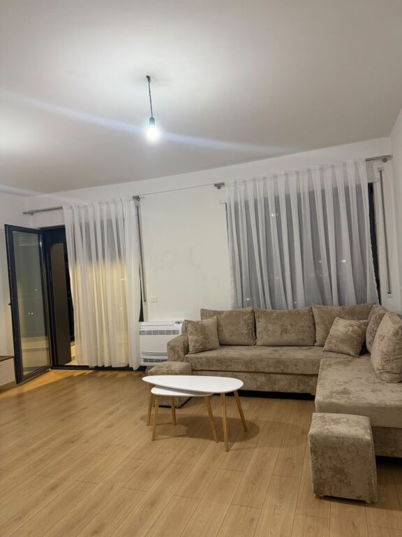 Jepet me qera apartamenti te Bulevardi i Ri 1+1