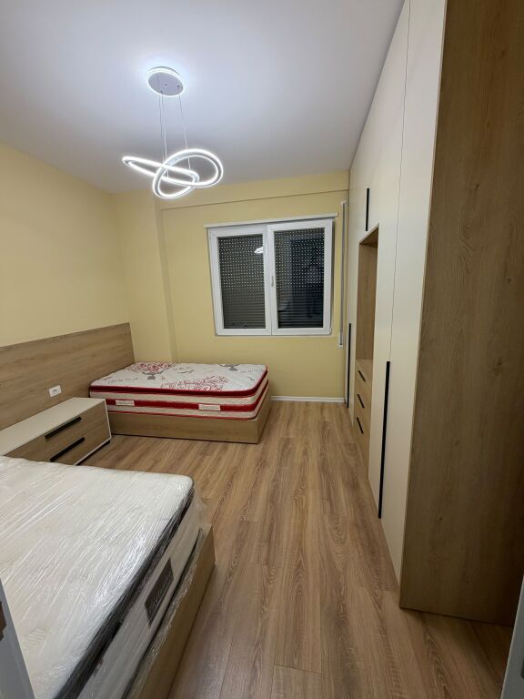 Affittasi appartamento 2+1+parcheggio Kamez 500 mila lek