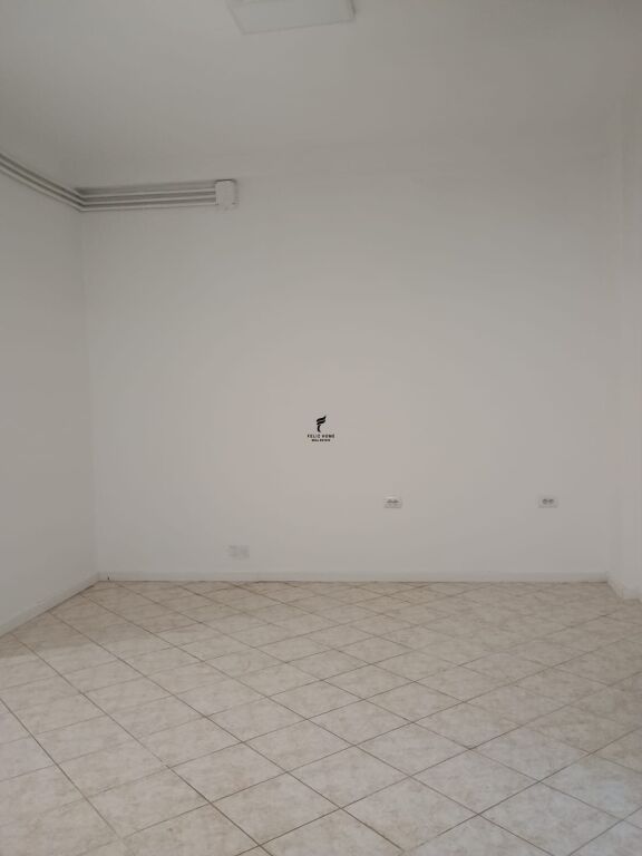 VENDESI COMMERCIALE IN VENDITA 55 M2 YZBERISHT 105.000 EURO FH-92559