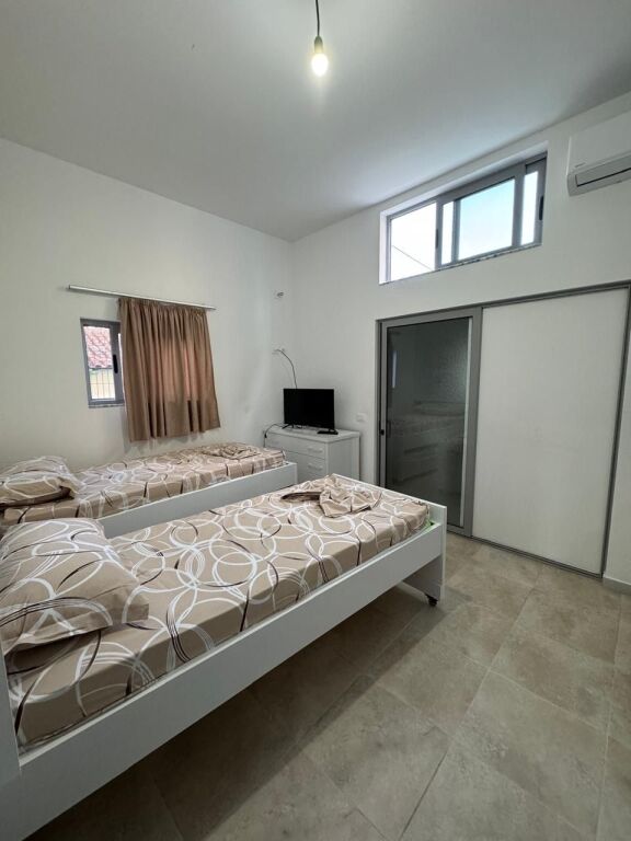 Jepet Garsoniere me qera te Galaktiku ne Durres