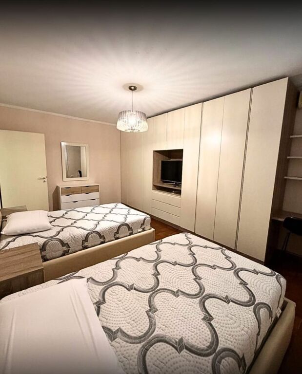 Jepet apartament 2+1+Post Parkimi me qira ne Laprake , Rruga Dritan Hoxha , ish Dogana , Zogu i Zi  