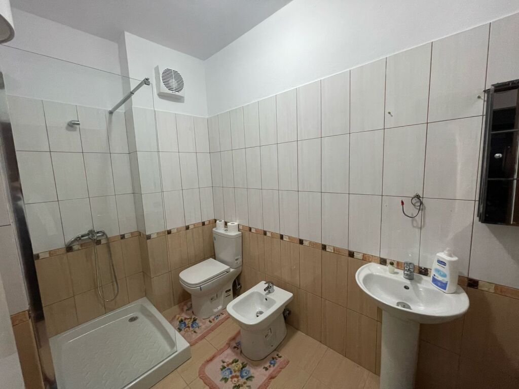 Apartament me qera 3 + 1 / kontakt 
